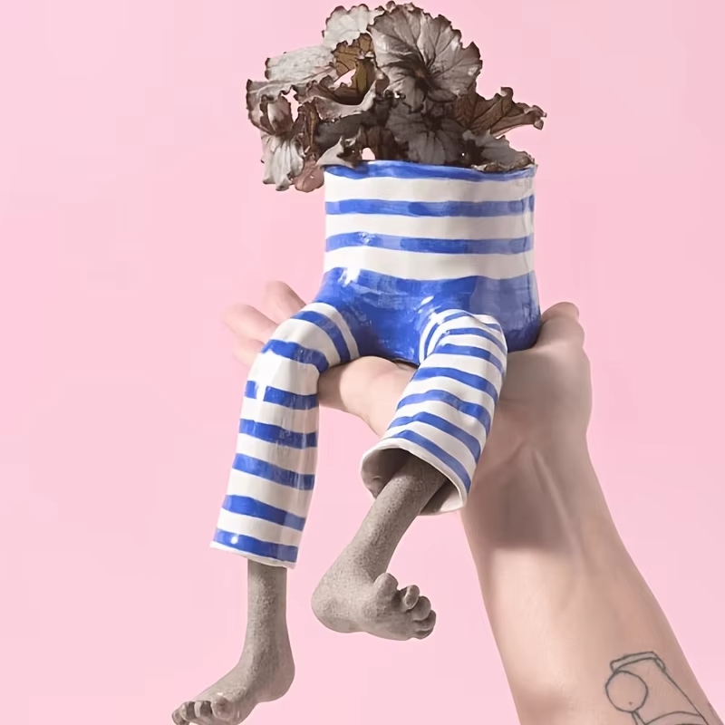 斬新な座り姿のセラミック製プランター、キュートなドレスとジー - Plant Parental のレビューと価格